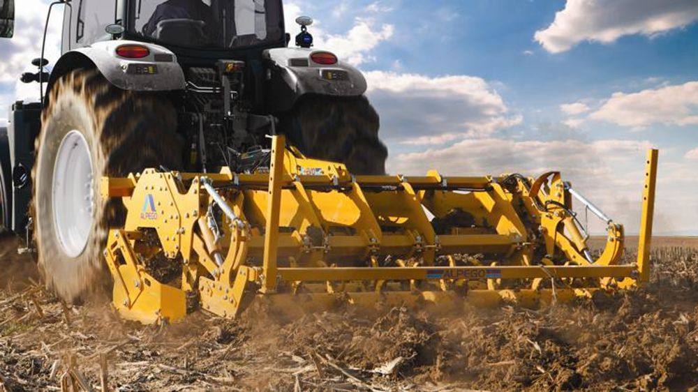 Les décompacteurs Alpego à châssis fixe peuvent recevoir des déflecteurs hydrauliques. © Alpego